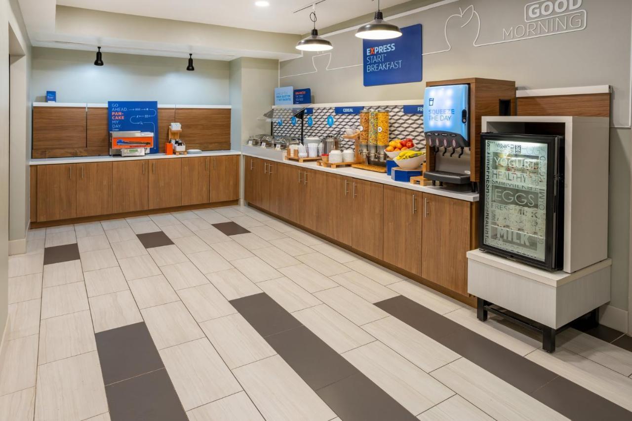 Holiday Inn Express Hotel & Suites Salisbury - Delmar By Ihg Exterior photo